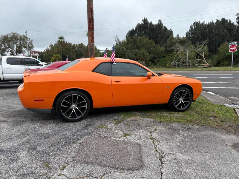 2014 Dodge Challenger SXT photo 3