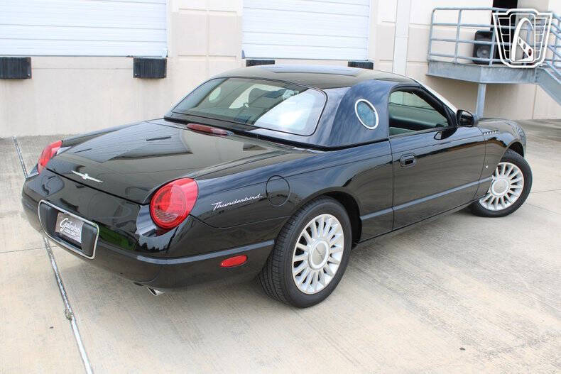 2004 Ford Thunderbird Deluxe