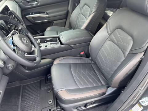 2025 Nissan Pathfinder Platinum