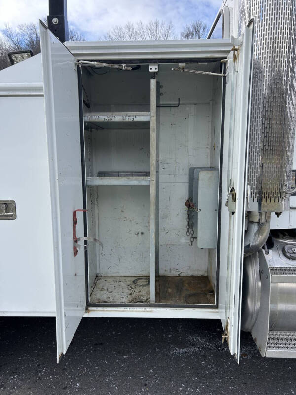 2006 Peterbilt 335 Mechanic's Truck