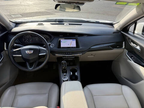 2022 Cadillac XT4 Premium Luxury