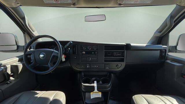 2025 Chevrolet Express 2500