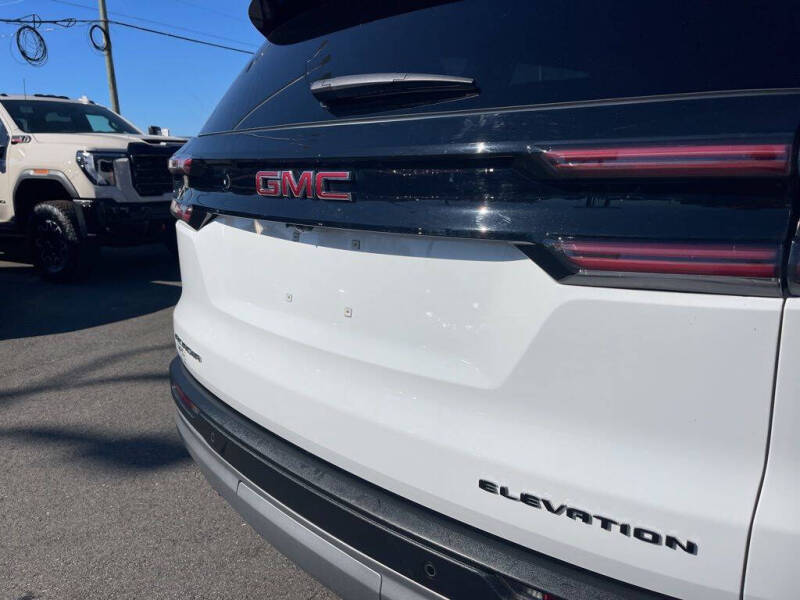 2025 GMC Acadia Elevation