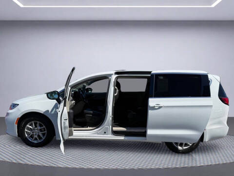 2024 Chrysler Pacifica Touring L