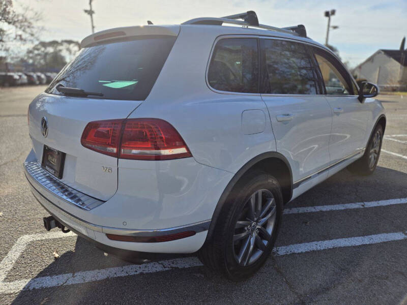 2016 Volkswagen Touareg VR6 Lux