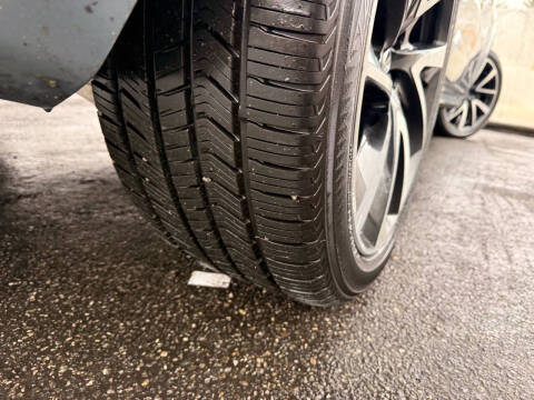 2020 Volvo XC90 T6 Momentum 6-Passenger