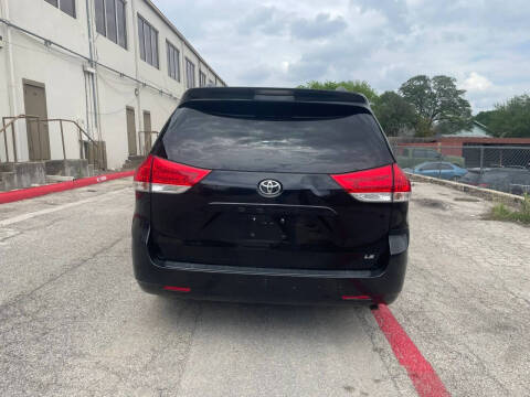 2012 Toyota Sienna