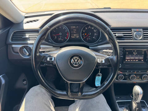 2016 Volkswagen Passat 1.8T R-Line