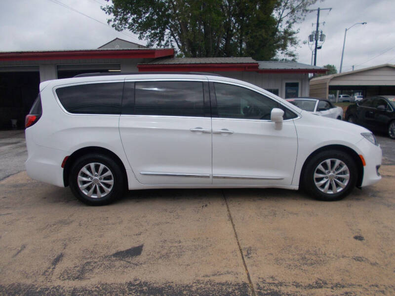 2017 Chrysler Pacifica Touring-L