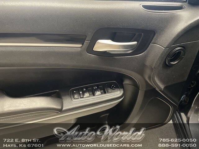2018 Chrysler 300 S