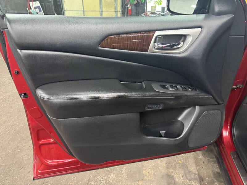 2013 Nissan Pathfinder Platinum