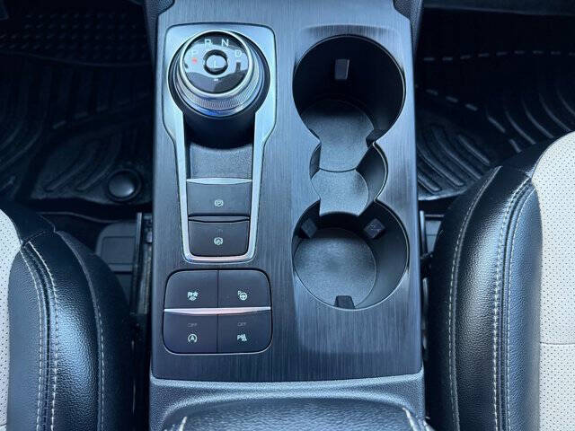 2022 Ford Escape Titanium