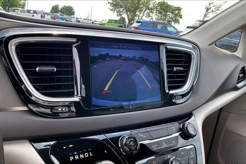 2017 Chrysler Pacifica Touring-L Plus