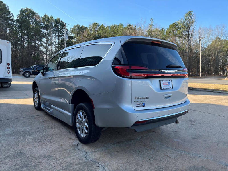 2024 Chrysler Pacifica Touring L