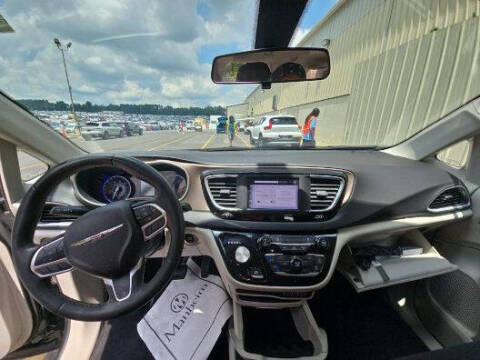 2022 Chrysler Voyager LX