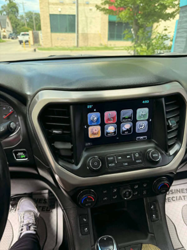 2017 GMC Acadia Denali