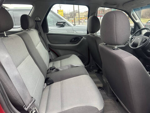 2003 Ford Escape XLS Popular