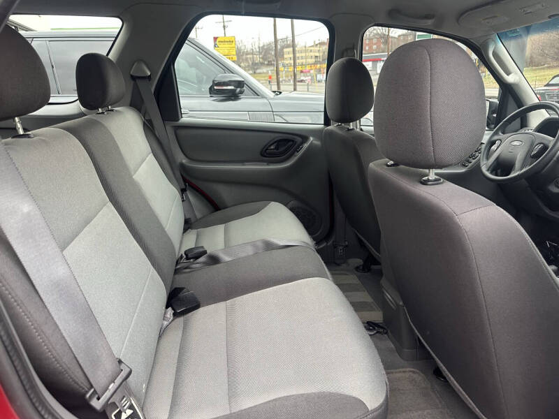 2003 Ford Escape XLS Popular