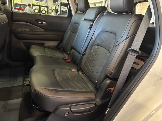 2024 Nissan Pathfinder Platinum