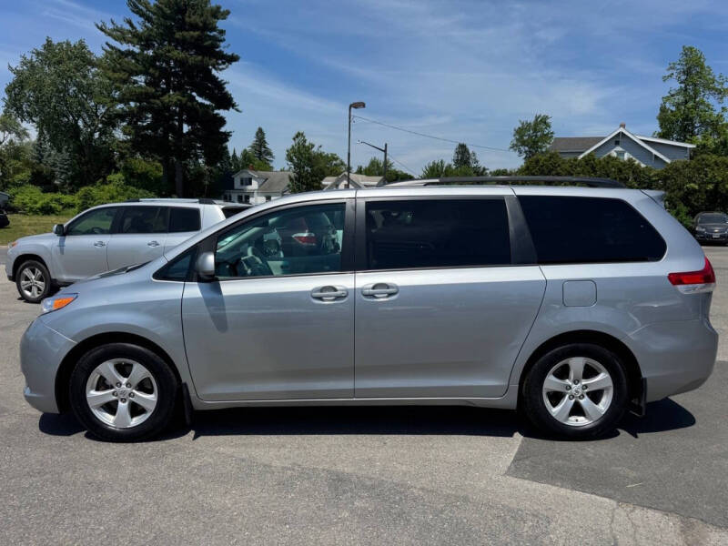 2012 Toyota Sienna LE 8-Passenger