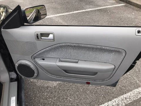 2007 Ford Mustang V6 Deluxe