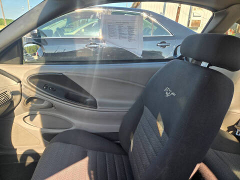 2004 Ford Mustang GT Deluxe