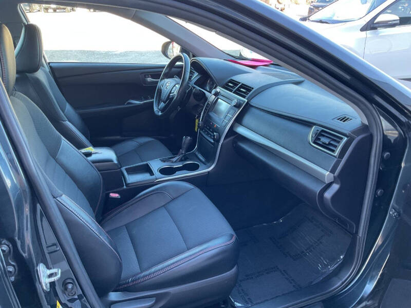 2016 Toyota Camry SE