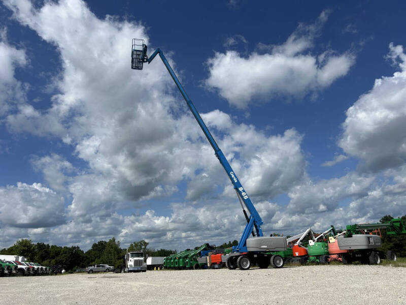 2017 Genie 65' Manlift