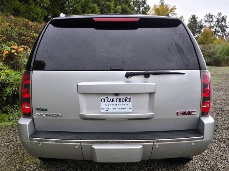 2011 GMC Yukon Denali's photo