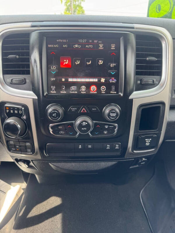2017 RAM 1500 SLT