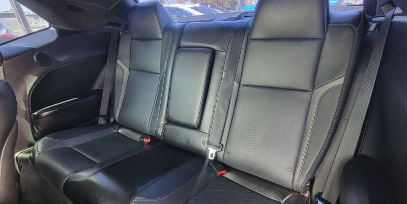 2017 Dodge Challenger SXT Plus