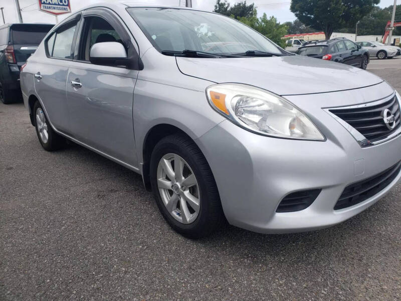 2014 Nissan Versa Sedan SV photo 3