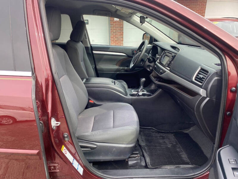2019 Toyota Highlander LE