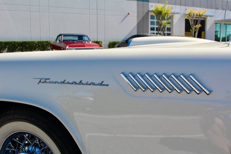 1957 Ford Thunderbird