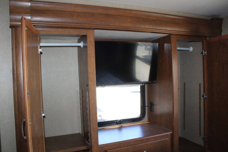 2015 Thor Motor Coach Challenger 37DT