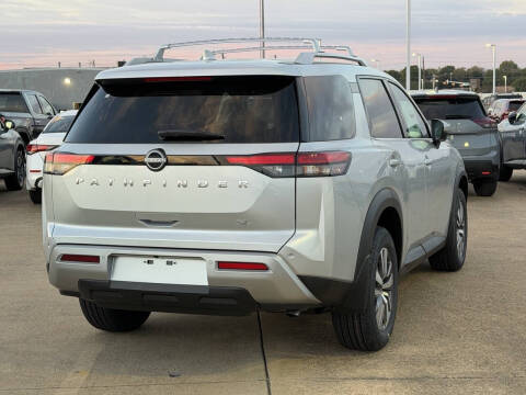 2025 Nissan Pathfinder SL