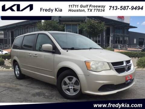 2013 Dodge Grand Caravan for sale at FREDY USED CAR SALES in Houston TX