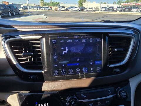 2017 Chrysler Pacifica Touring-L