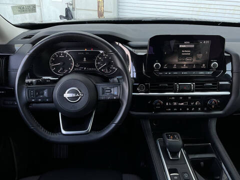 2024 Nissan Pathfinder SV