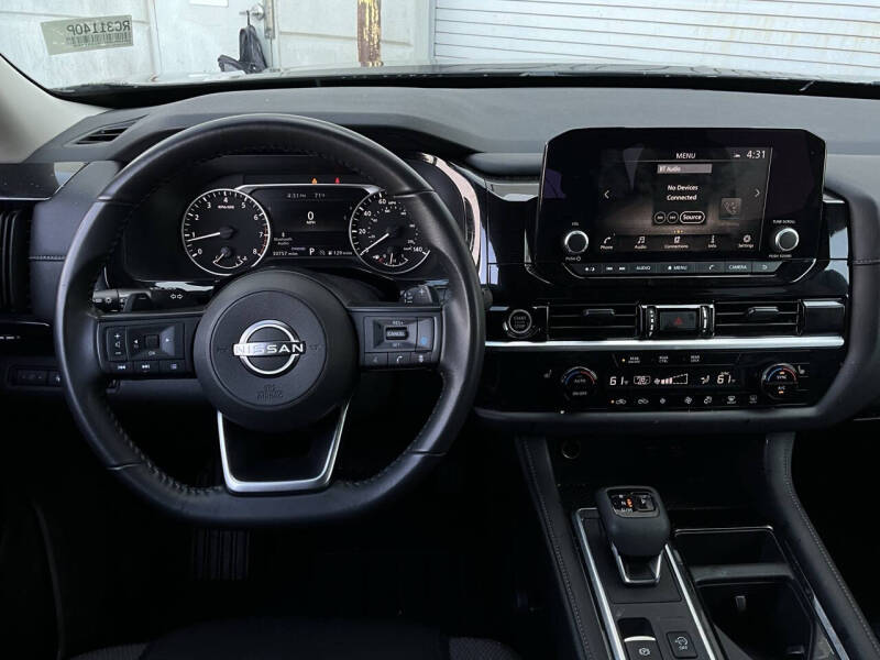 2024 Nissan Pathfinder SV