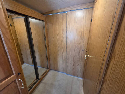 2000 Winnebago Adventure