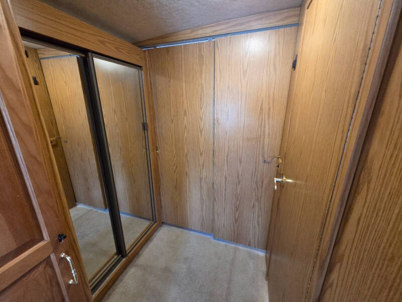 2000 Winnebago Adventure