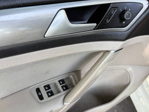 2016 Volkswagen Golf TSI S