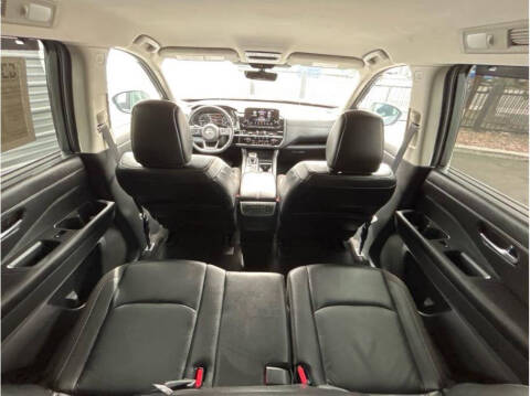 2024 Nissan Pathfinder SL