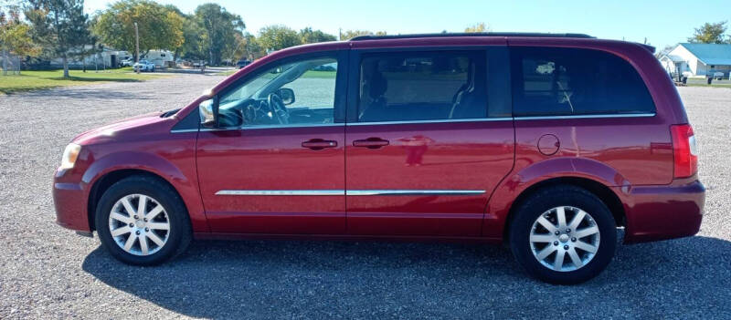 2011 Chrysler Town & Country Touring-L photo 2