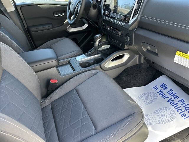 2025 Nissan Frontier SV