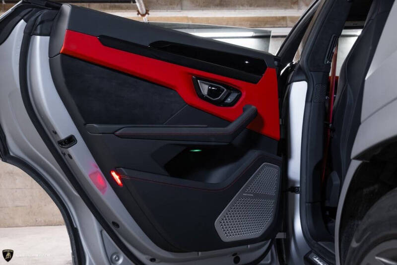 2023 Lamborghini Urus S