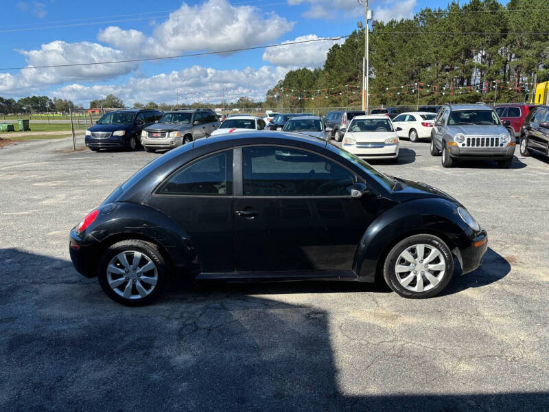 2010 Volkswagen New Beetle Base photo 4