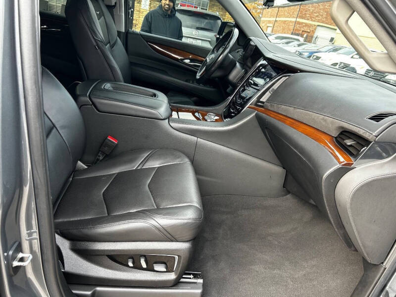 2020 Cadillac Escalade Luxury