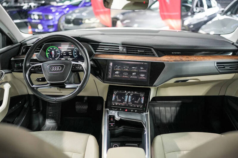 2019 Audi e-tron quattro Premium Plus